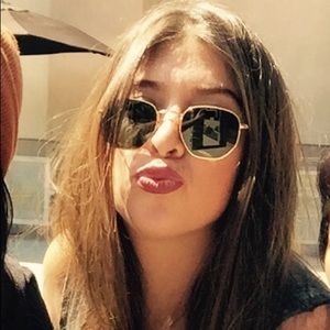 Meet your Posher, Vivian